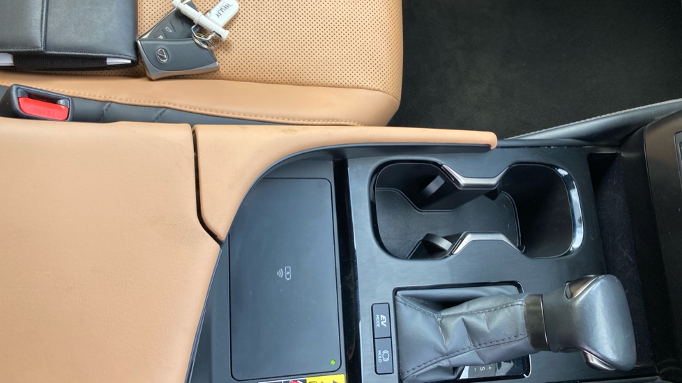 Lexus ES 300h 2.5 4dr CVT Premium Edition Hybrid Saloon - Image 37