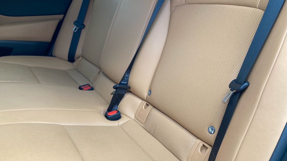 Lexus ES 300h 2.5 4dr CVT Premium Edition Hybrid Saloon - Image 40