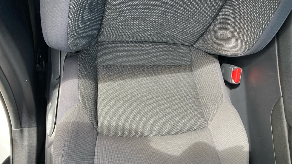 Toyota C-HR 1.8 Hybrid Icon 5dr CVT Hybrid Hatchback - Image 14