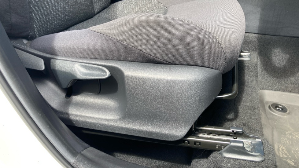 Toyota C-HR 1.8 Hybrid Icon 5dr CVT Hybrid Hatchback - Image 17