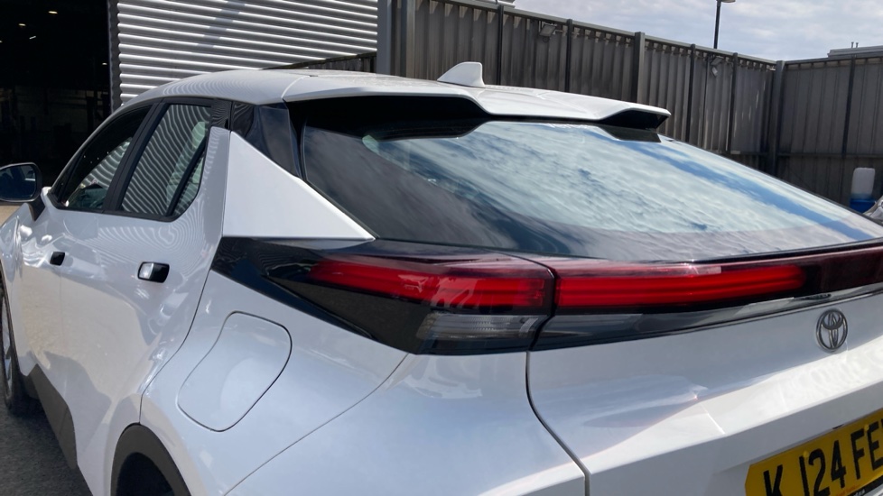 Toyota C-HR 1.8 Hybrid Icon 5dr CVT Hybrid Hatchback - Image 21