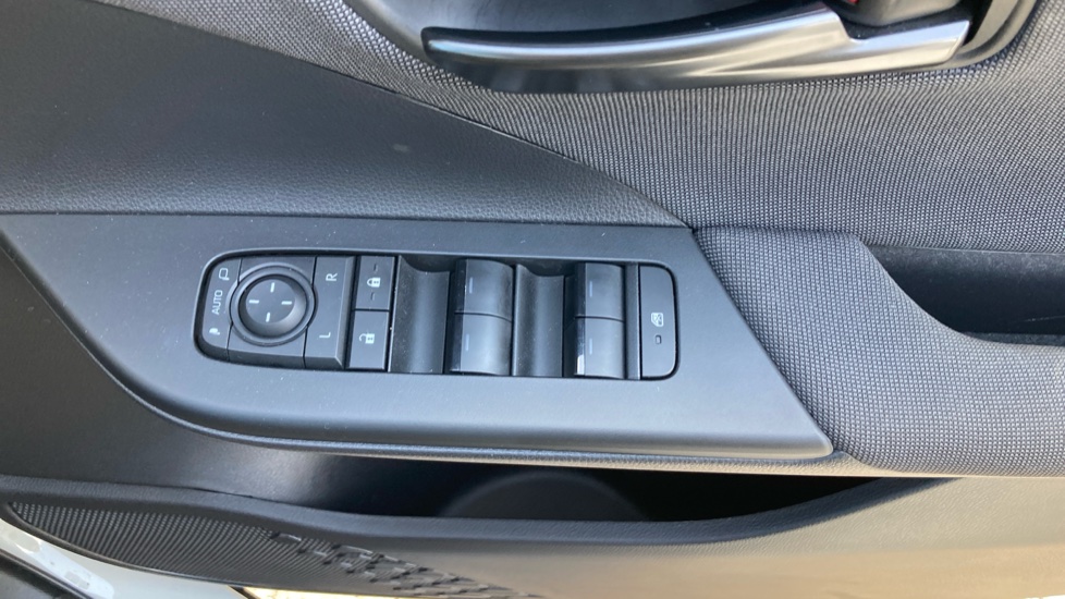 Toyota C-HR 1.8 Hybrid Icon 5dr CVT Hybrid Hatchback - Image 31
