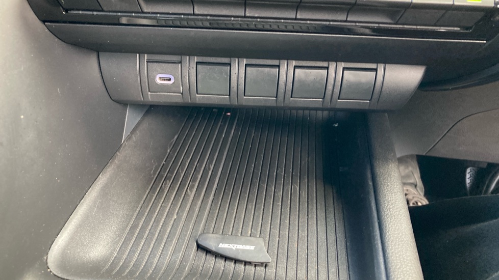 Toyota C-HR 1.8 Hybrid Icon 5dr CVT Hybrid Hatchback - Image 32