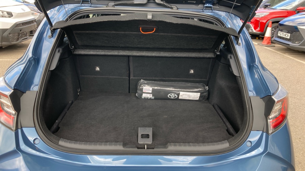 Toyota Corolla 2.0 VVT-i Hybrid Excel 5dr CVT Hybrid Hatchback - Image 13