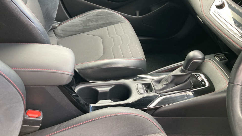 Toyota Corolla 2.0 VVT-i Hybrid Excel 5dr CVT Hybrid Hatchback - Image 18