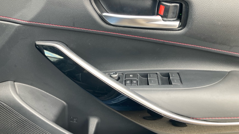 Toyota Corolla 2.0 VVT-i Hybrid Excel 5dr CVT Hybrid Hatchback - Image 20