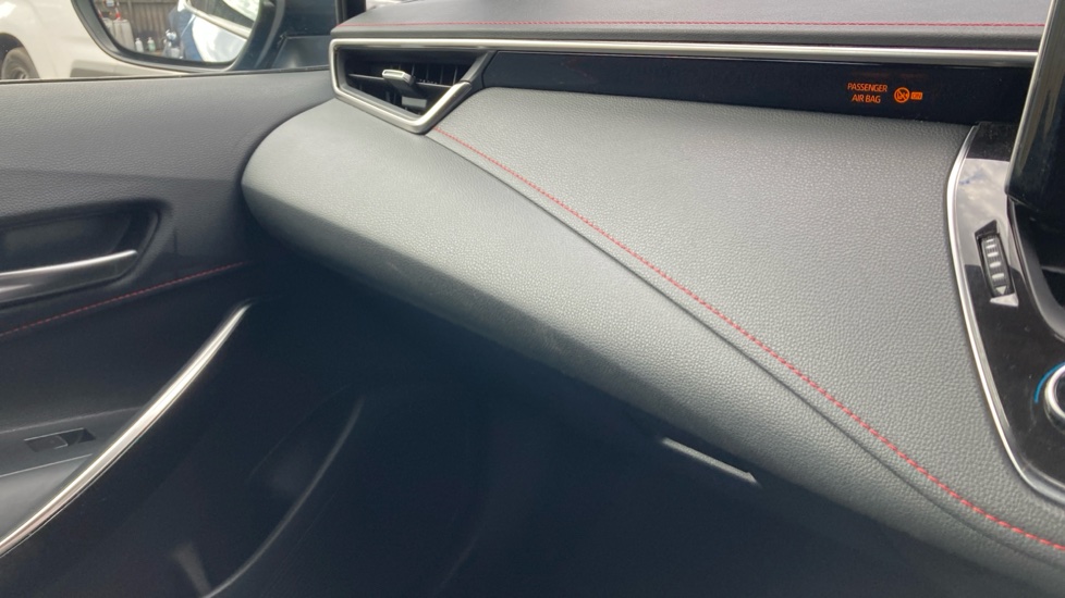 Toyota Corolla 2.0 VVT-i Hybrid Excel 5dr CVT Hybrid Hatchback - Image 27