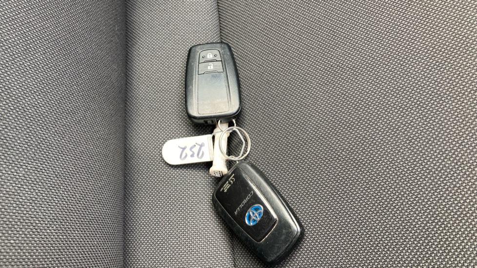 Toyota Corolla 2.0 VVT-i Hybrid Excel 5dr CVT Hybrid Hatchback - Image 28