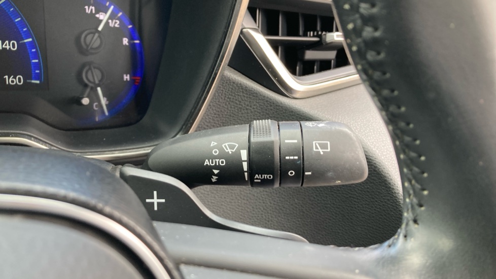 Toyota Corolla 2.0 VVT-i Hybrid Excel 5dr CVT Hybrid Hatchback - Image 32
