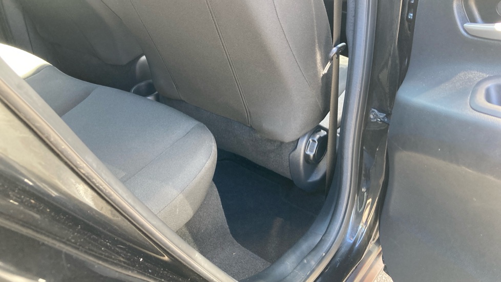 Toyota Aygo X 1.0 VVT-i Pure 5dr Petrol Hatchback - Image 8