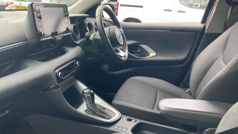 Toyota Yaris 1.5 Hybrid Design 5dr CVT Hybrid Hatchback - Image 5