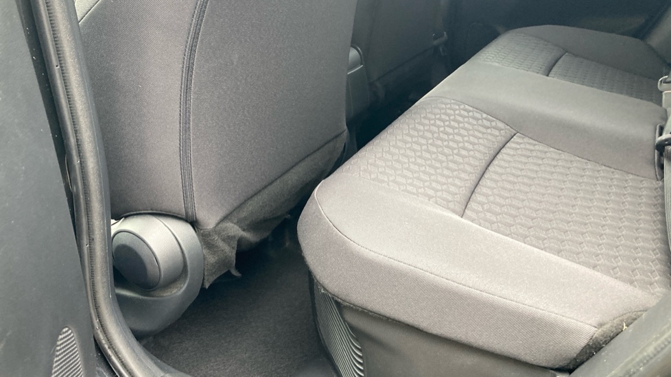 Toyota Yaris 1.5 Hybrid Design 5dr CVT Hybrid Hatchback - Image 15