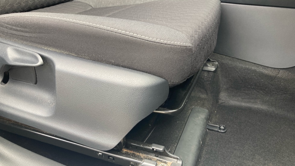Toyota Yaris 1.5 Hybrid Design 5dr CVT Hybrid Hatchback - Image 17