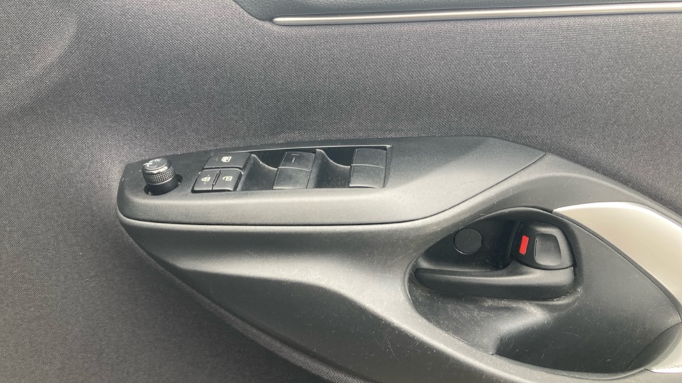 Toyota Yaris 1.5 Hybrid Design 5dr CVT Hybrid Hatchback - Image 20