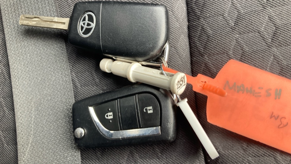 Toyota Yaris 1.5 Hybrid Design 5dr CVT Hybrid Hatchback - Image 28