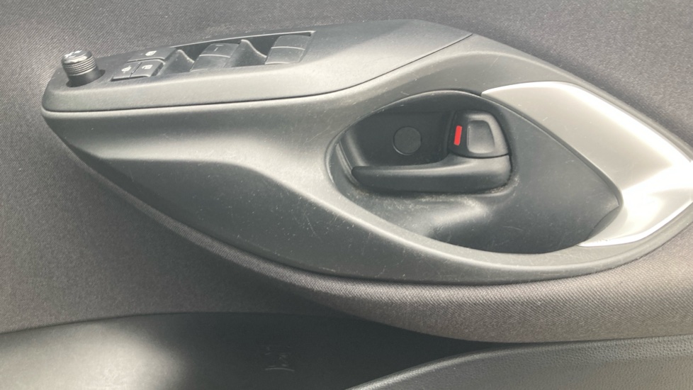 Toyota Yaris 1.5 Hybrid Design 5dr CVT Hybrid Hatchback - Image 30