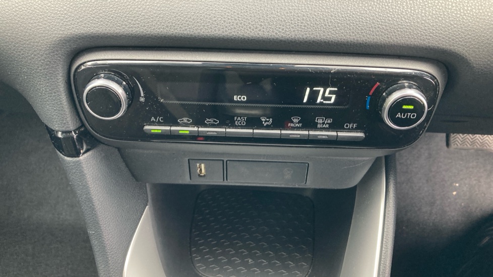 Toyota Yaris 1.5 Hybrid Design 5dr CVT Hybrid Hatchback - Image 33