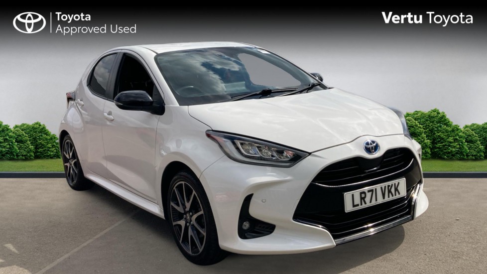 Toyota Yaris 1.5 Hybrid Dynamic 5dr CVT Hybrid Hatchback - Image 1