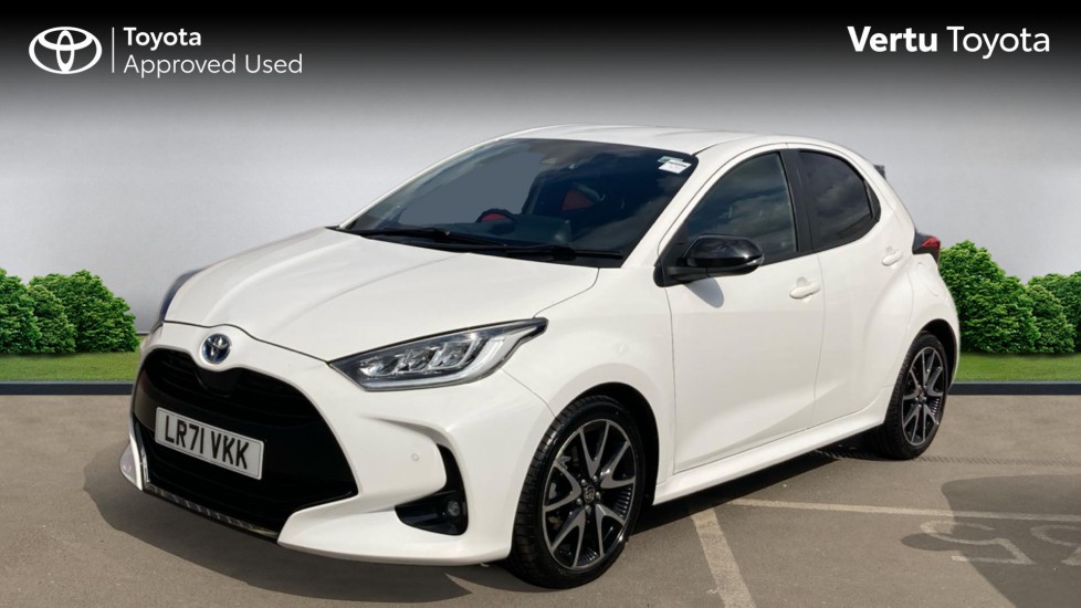 Toyota Yaris 1.5 Hybrid Dynamic 5dr CVT Hybrid Hatchback - Image 3