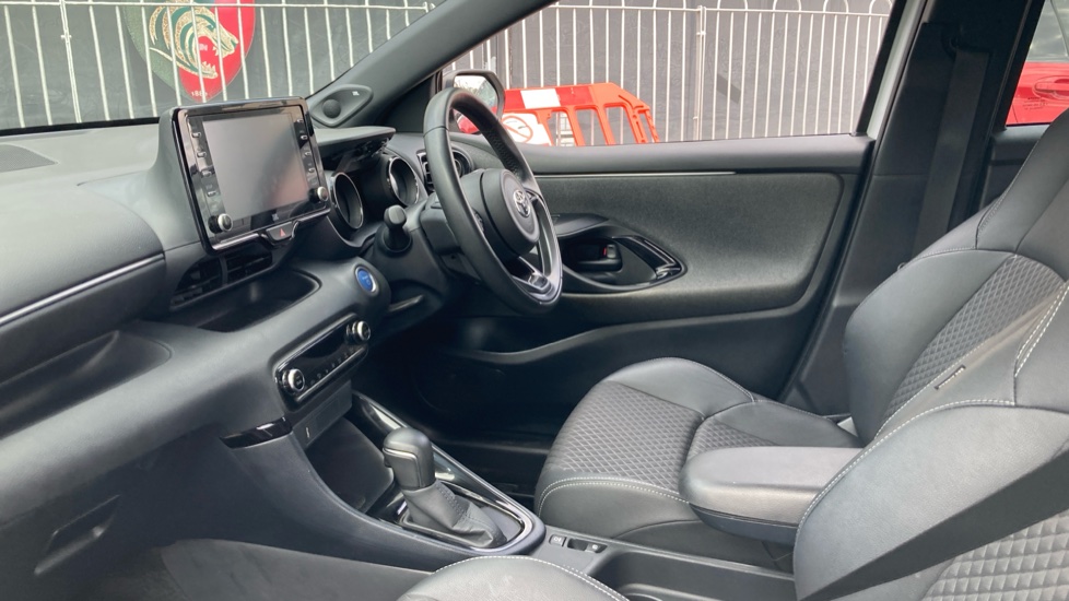 Toyota Yaris 1.5 Hybrid Dynamic 5dr CVT Hybrid Hatchback - Image 5