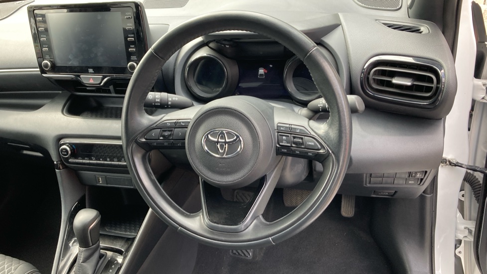 Toyota Yaris 1.5 Hybrid Dynamic 5dr CVT Hybrid Hatchback - Image 7