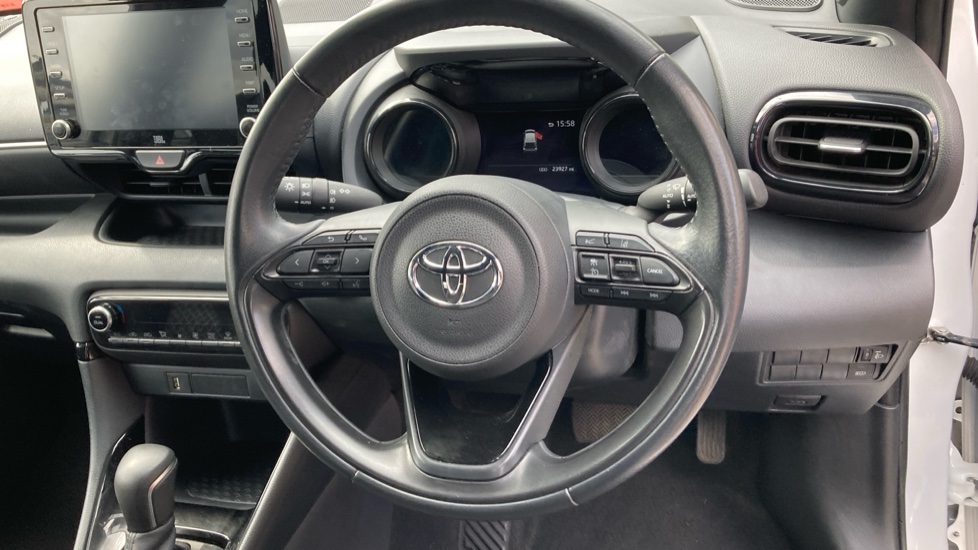 Toyota Yaris 1.5 Hybrid Dynamic 5dr CVT Hybrid Hatchback - Image 10
