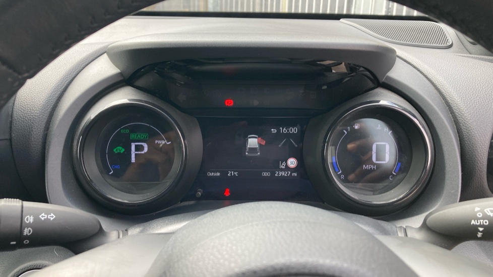 Toyota Yaris 1.5 Hybrid Dynamic 5dr CVT Hybrid Hatchback - Image 11
