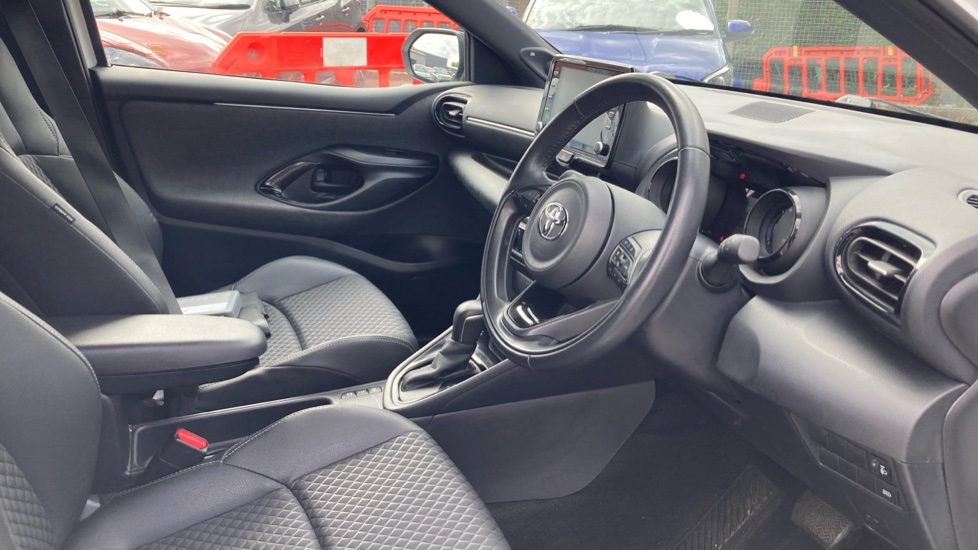 Toyota Yaris 1.5 Hybrid Dynamic 5dr CVT Hybrid Hatchback - Image 12