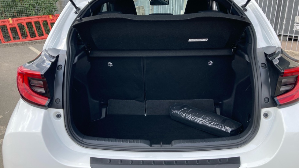 Toyota Yaris 1.5 Hybrid Dynamic 5dr CVT Hybrid Hatchback - Image 13