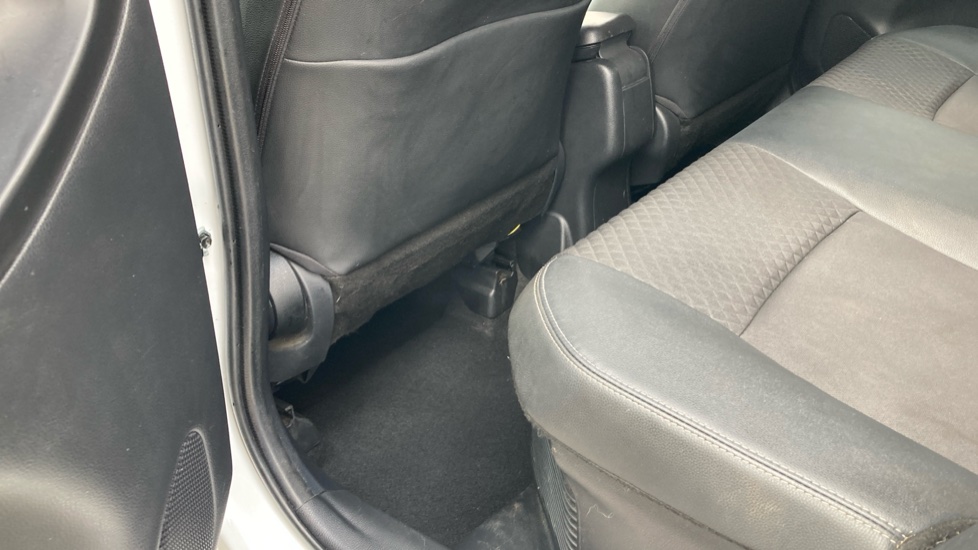Toyota Yaris 1.5 Hybrid Dynamic 5dr CVT Hybrid Hatchback - Image 15