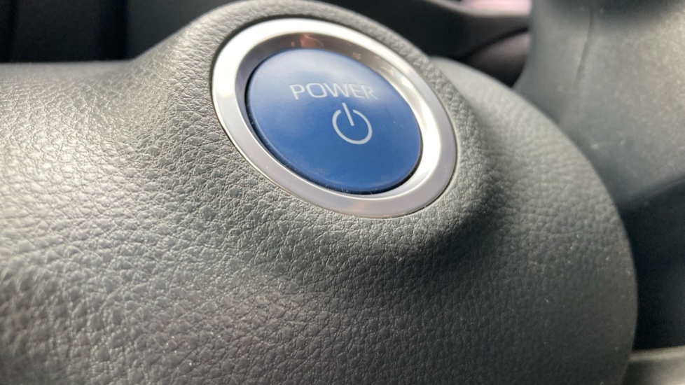 Toyota Yaris 1.5 Hybrid Dynamic 5dr CVT Hybrid Hatchback - Image 16