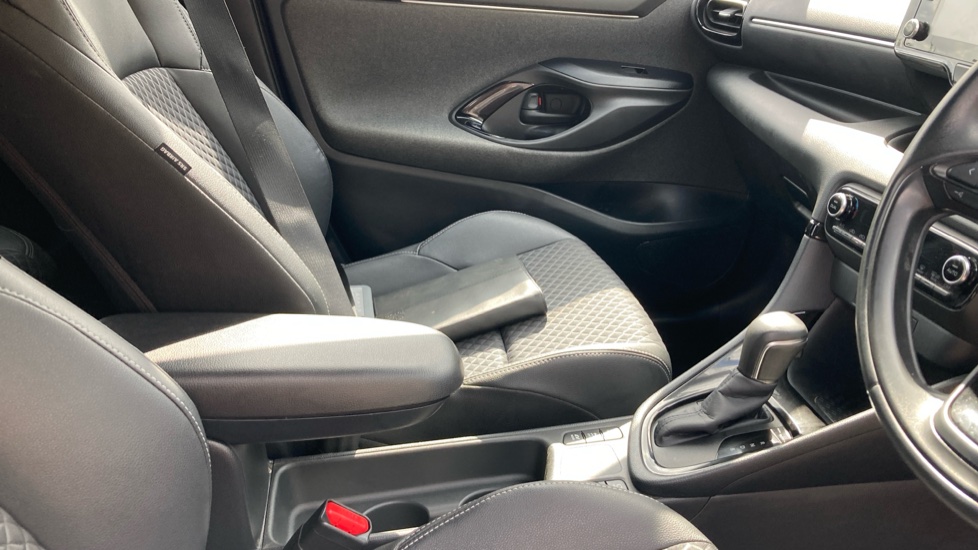 Toyota Yaris 1.5 Hybrid Dynamic 5dr CVT Hybrid Hatchback - Image 18