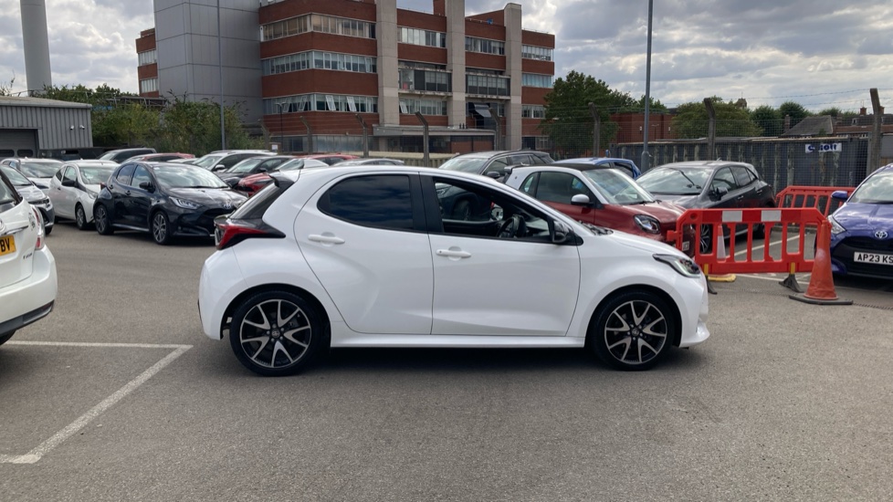 Toyota Yaris 1.5 Hybrid Dynamic 5dr CVT Hybrid Hatchback - Image 23