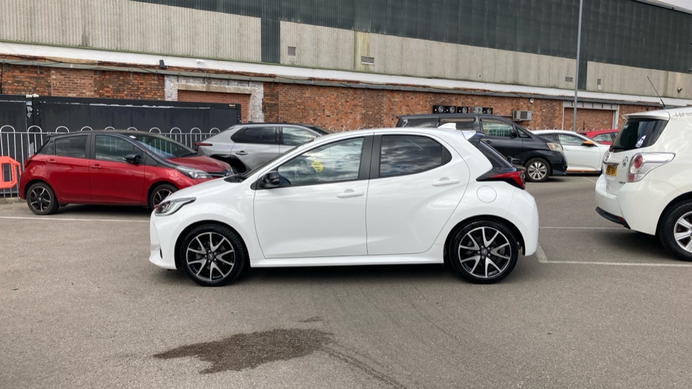 Toyota Yaris 1.5 Hybrid Dynamic 5dr CVT Hybrid Hatchback - Image 24