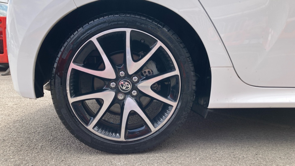 Toyota Yaris 1.5 Hybrid Dynamic 5dr CVT Hybrid Hatchback - Image 25