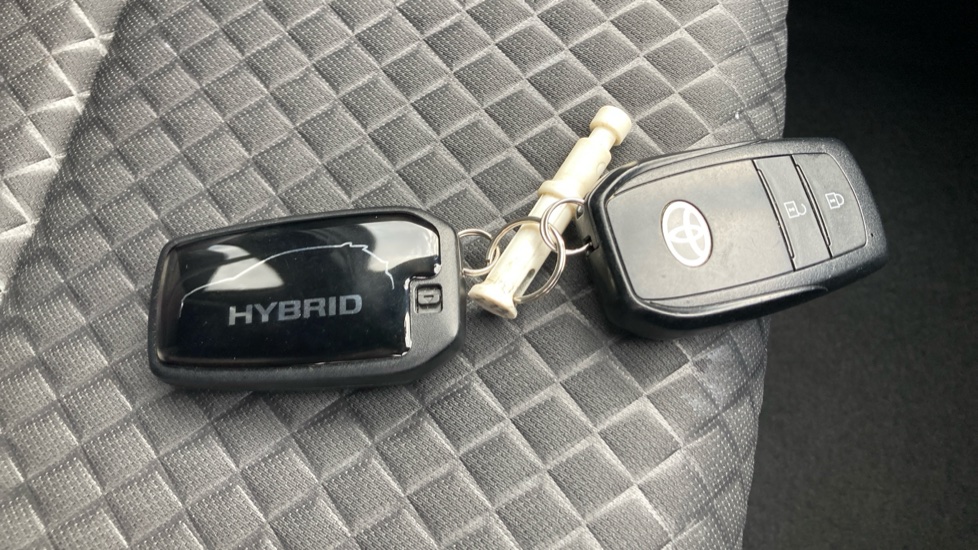 Toyota Yaris 1.5 Hybrid Dynamic 5dr CVT Hybrid Hatchback - Image 28