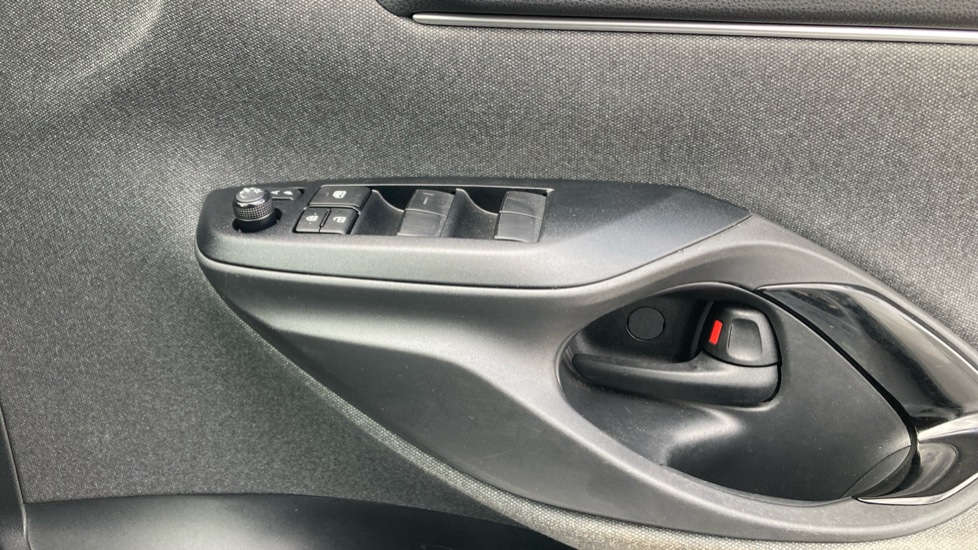 Toyota Yaris 1.5 Hybrid Dynamic 5dr CVT Hybrid Hatchback - Image 29