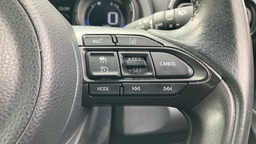Toyota Yaris 1.5 Hybrid Dynamic 5dr CVT Hybrid Hatchback - Image 30