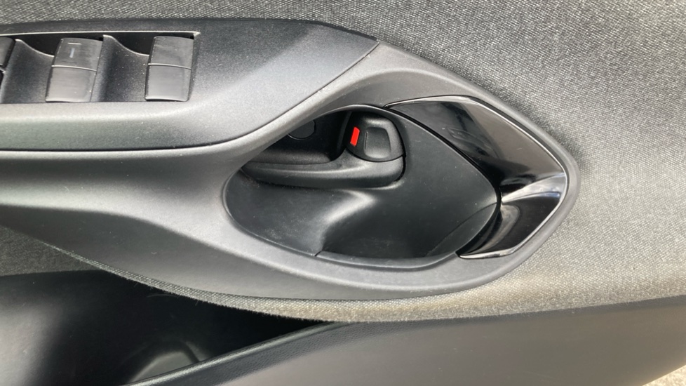 Toyota Yaris 1.5 Hybrid Dynamic 5dr CVT Hybrid Hatchback - Image 31