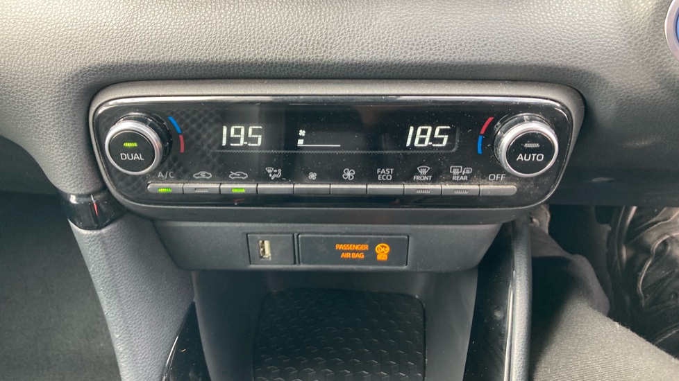 Toyota Yaris 1.5 Hybrid Dynamic 5dr CVT Hybrid Hatchback - Image 33
