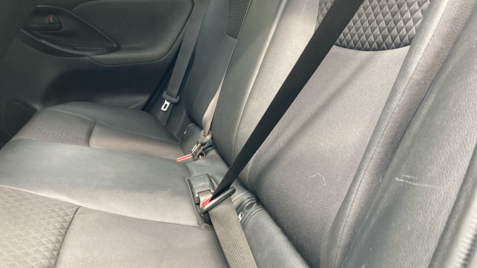 Toyota Yaris 1.5 Hybrid Dynamic 5dr CVT Hybrid Hatchback - Image 35