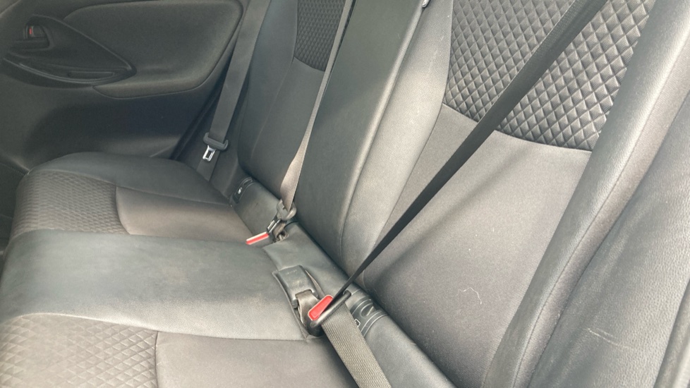 Toyota Yaris 1.5 Hybrid Dynamic 5dr CVT Hybrid Hatchback - Image 36