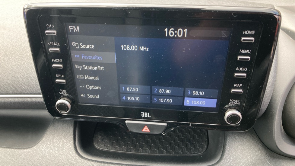Toyota Yaris 1.5 Hybrid Dynamic 5dr CVT Hybrid Hatchback - Image 39