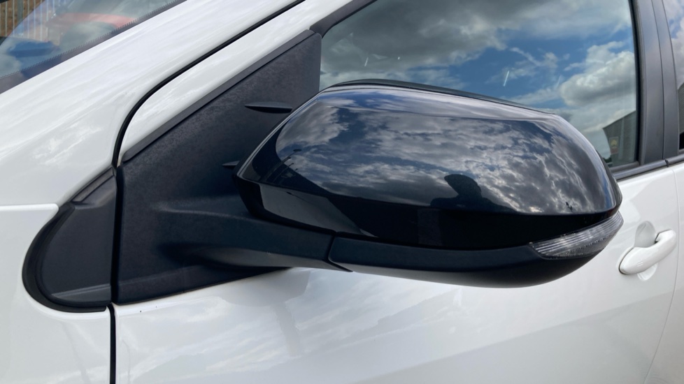 Toyota Yaris 1.5 Hybrid Dynamic 5dr CVT Hybrid Hatchback - Image 45