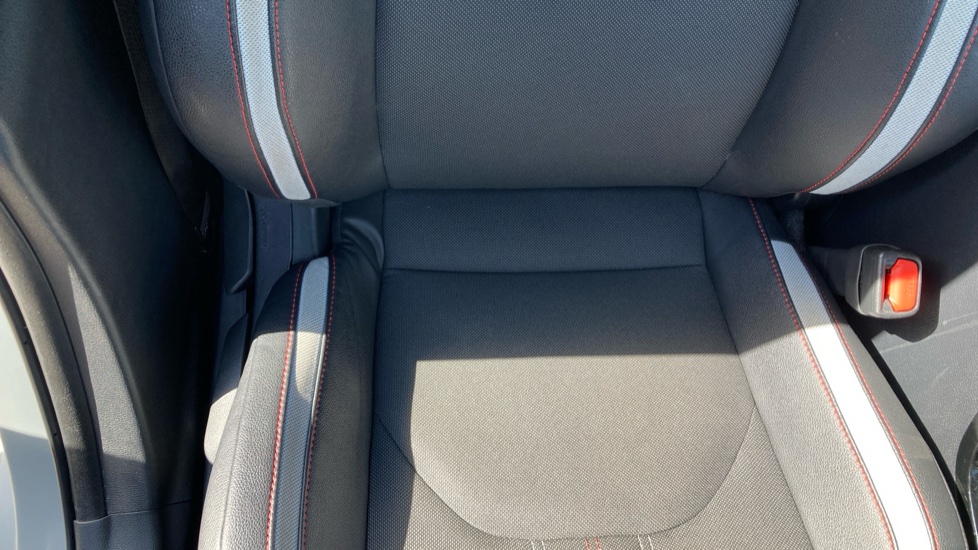 Toyota Corolla 2.0 VVT-i Hybrid GR Sport 5dr CVT Hybrid Hatchback - Image 14