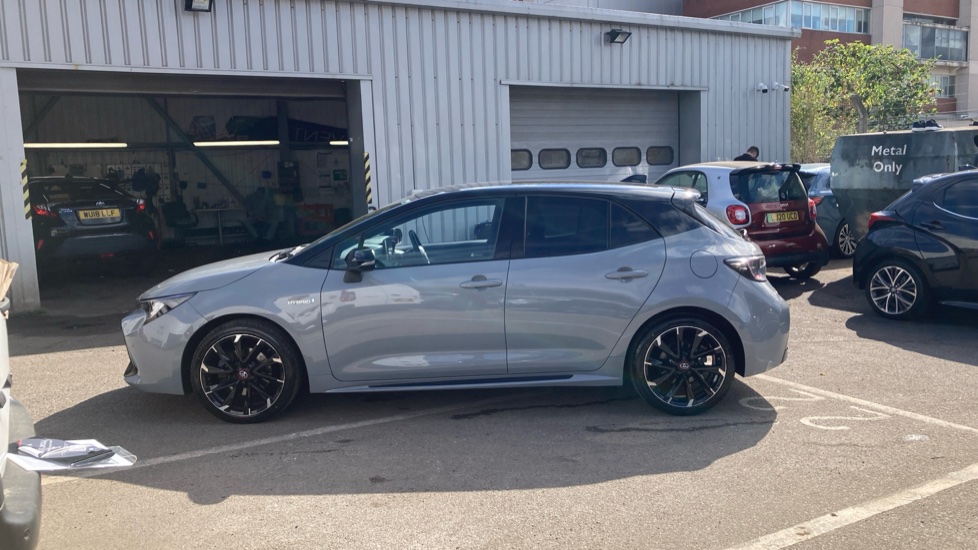 Toyota Corolla 2.0 VVT-i Hybrid GR Sport 5dr CVT Hybrid Hatchback - Image 24
