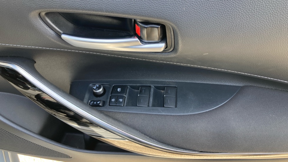 Toyota Corolla 2.0 VVT-i Hybrid GR Sport 5dr CVT Hybrid Hatchback - Image 31