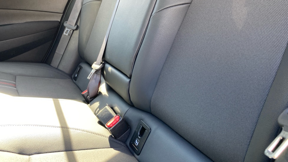 Toyota Corolla 2.0 VVT-i Hybrid GR Sport 5dr CVT Hybrid Hatchback - Image 38