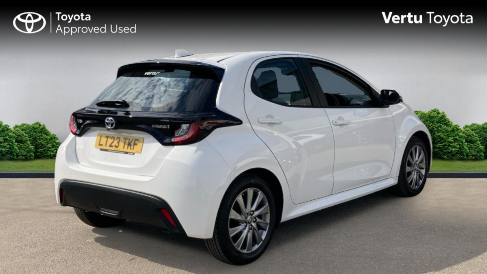 Toyota Yaris 1.5 Hybrid Icon 5dr CVT Hybrid Hatchback - Image 2