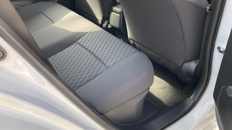 Toyota Yaris 1.5 Hybrid Icon 5dr CVT Hybrid Hatchback - Image 8